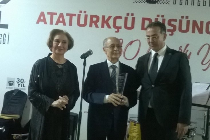 Atatürkçü Düşünce Derneği'nden Ahmet Necdet Sezer’e özel ödül