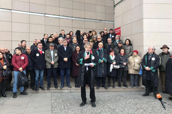 Avukatlar İstinafın onadığı Cumhuriyet Davası kararını protesto etti