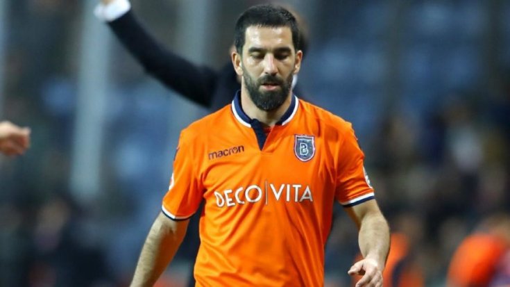Başakşehirli futbolcu Arda Turan yıllık ücretini yarı yarıya düşürdü
