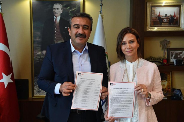 Başkan Soner Çetin “Kadın Dostu Kent Taahhütnamesi”ni imzaladı