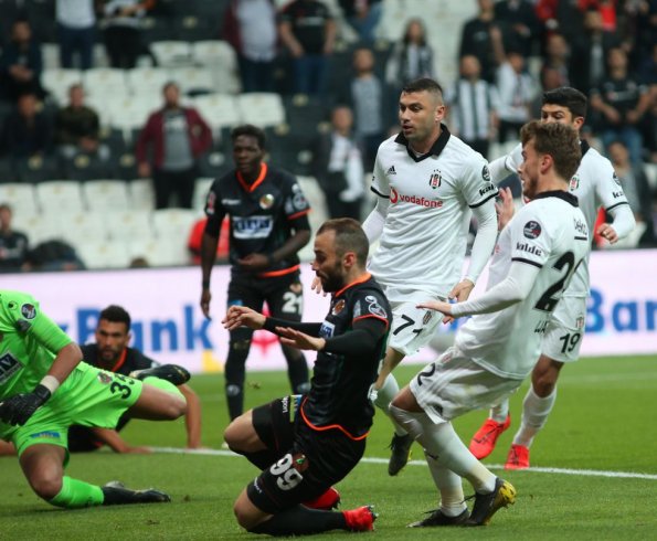 Beşiktaş - Aytemiz Alanyaspor'u: 2 - 1 yendi