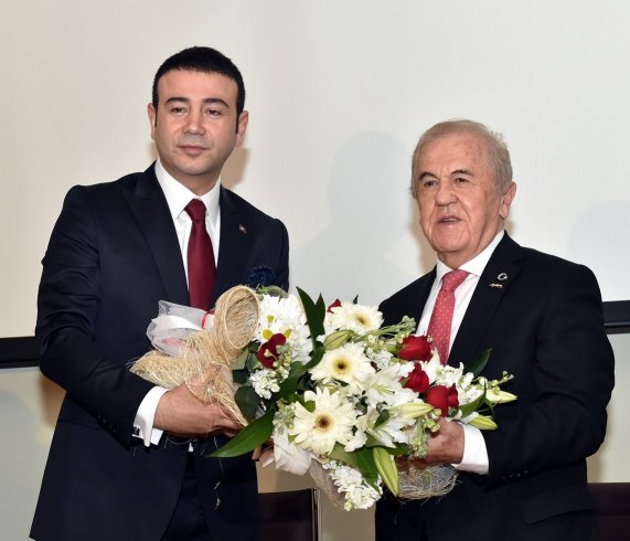 Beşiktaş Belediye Başkanı seçilen Rıza Akpolat görevi devraldı
