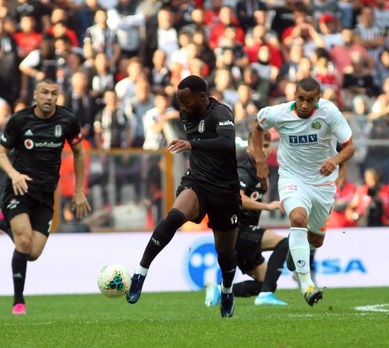 Beşiktaş, lider Alanyaspor'u 2-0 yendi