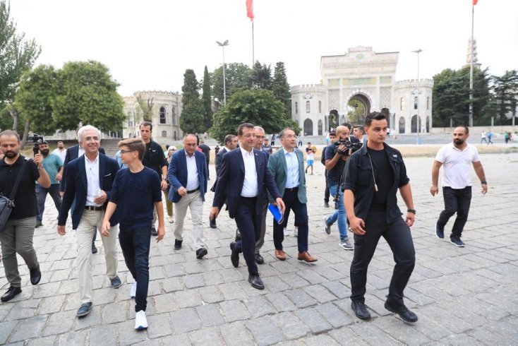 Beyazıt Meydanı mimar Turgut Cansever’in 1960’lı yıllarda gerçekleştirilen yarışmada kazandığı proje temel alınarak düzenlenecek