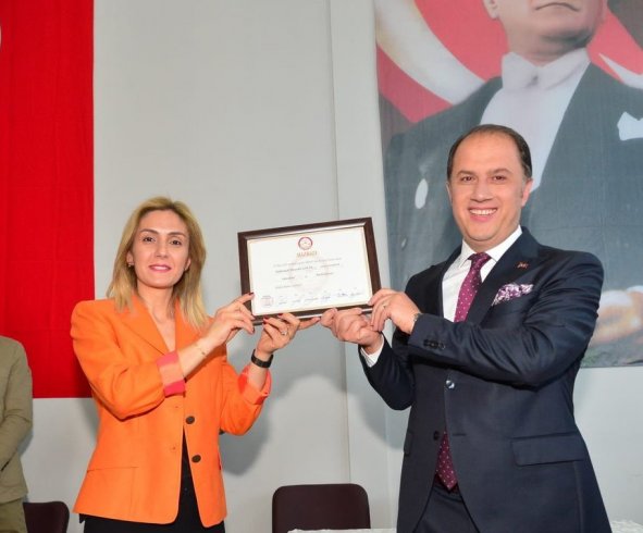 Beylikdüzü Belediye Başkanı Mehmet Murat Çalık mazbatasını aldı