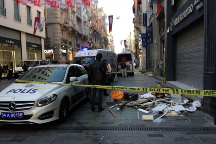 Beyoğlu'nda 6. kattan düşen işçi hayatını kaybetti