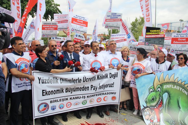 Birleşik Kamu-İş hükümetin zam teklifini protesto etti