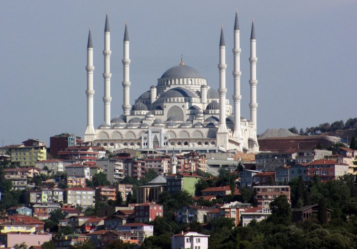 Çamlıca Camii'ne sabah namazına gelmeyen din görevlilerinin savunması alındı