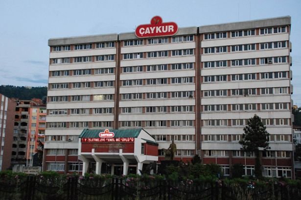 'ÇAYKUR’un Avrupa distribütörü olan şirket, Almanya'da Türk çayı yerine Seylan ve Vietnam’dan getirdiği çayları satıyor'