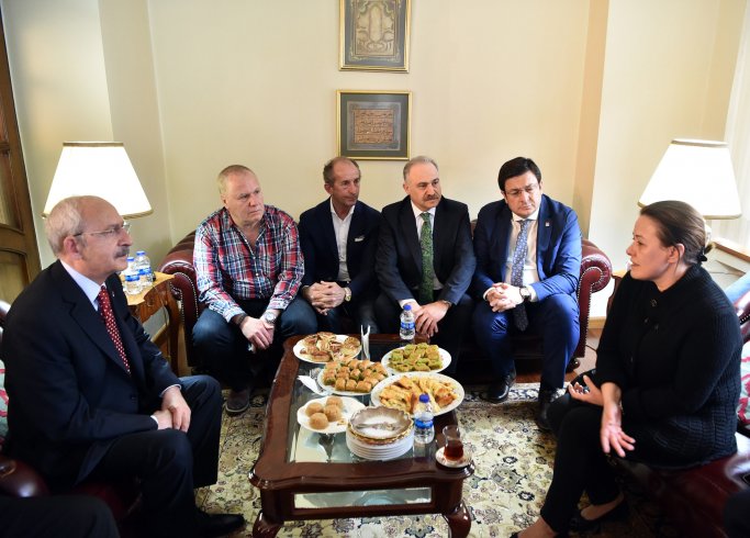 CHP Lideri Kılıçdaroğlu, Can Bartu'nun ailesine taziye ziyaretinde bulundu
