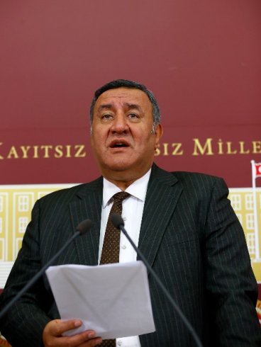 CHP'li Gürer: Oy avcılığı için geçici işçi alıyorlar