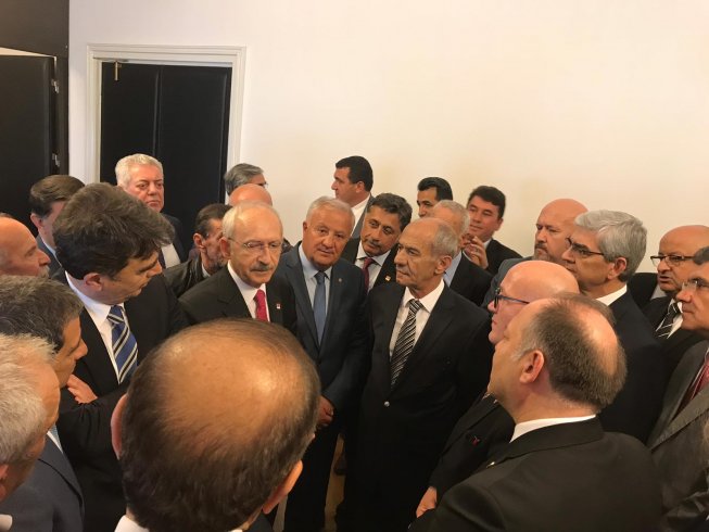 CHP'nin önceki dönem 40 il başkanı, CHP Lideri Kılıçdaroğlun'u ziyaret etti ve iptal edilen İstanbul seçimleri için görev talep ettiler