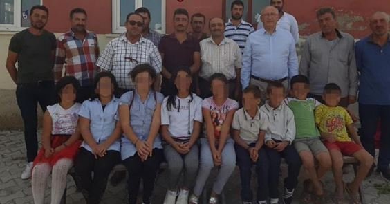 Çocuklarını Menzil tarikatının merkezindeki okula göndermek istemeyen ailelere baskı artıyor: 'Son çare göç'