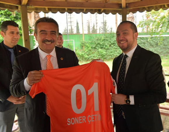 Çukurova Belediye Başkanı Çetin'den Adana Demirspor ve Adanaspor ziyaretinde dostluk mesajı