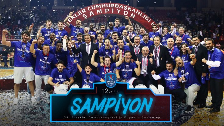 Cumhurbaşkanlığı Kupası maçını Anadolu Efes, Fenerbahçe Bekoyu 79-74 yenerek kazandı ve 12. kez kupayı müzesine götürdü