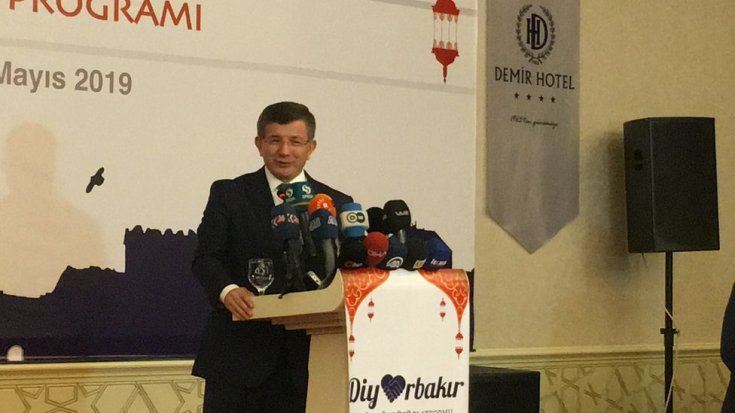 Davutoğlu: Suriye'de karşı karşıya kaldığımız zorlukları bize havale etmeye çalışanlar siyasi olarak ciddi bir zaaf içinde