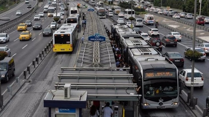 Depremin ardından metrobüs seferlerine düzenleme