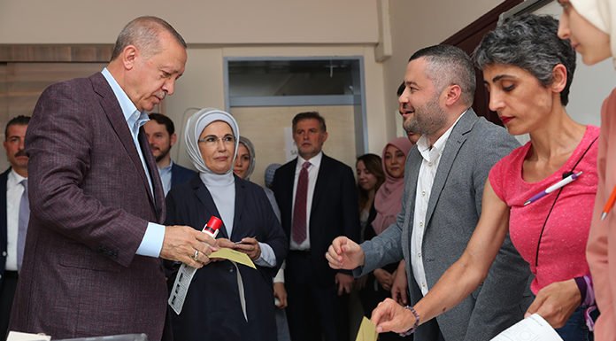 Die Welt: Erdoğan, iktidarı bıraktığında ömrünün geri kalan kısmını Marmaris'te huzurla geçiremeyeceğini biliyor