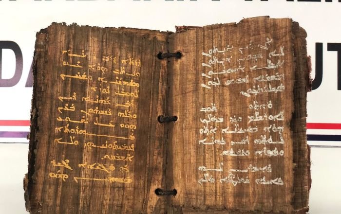 Diyarbakır'da bin 300 yıllık olduğu tahmin edilen kitap ele geçirildi