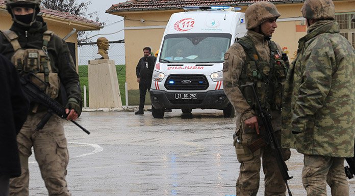 Diyarbakır’da muhtar adayları arasında kavga: 2’si ağır 14 yaralı
