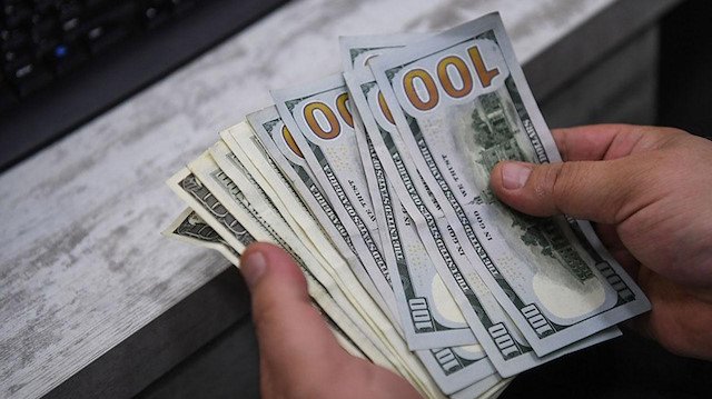 Dolar yeni güne 5.69 seviyesinde başladı