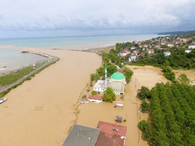 Düzce'de sel: 4'ü çocuk 7 kişi kayıp