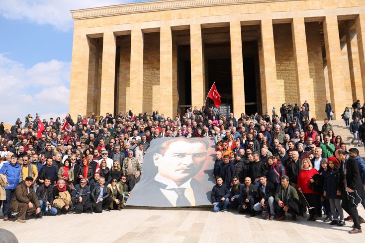 Eğitim-İş, 3 Mart devrim yasalarının yıl dönümünde Anıtkabir'e yürüdü