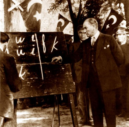 Eğitim İş: Dilimiz, birliğimiz ve bağımsızlığımızın simgesidir Eğitim İş: Dilimiz, birliğimiz ve bağımsızlığımızın simgesidir