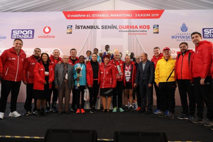 Ekrem İmamoğlu maraton coşkusuna ortak oldu