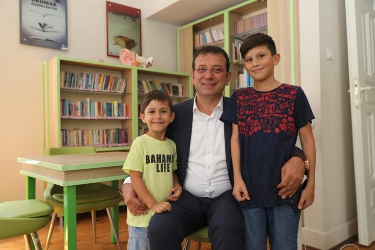 Ekrem İmamoğlu Selimiye Çocuk Kütüphanesi’ni gezdi