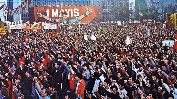 Emek örgütleri 1 Mayıs şehitlerini anıyor Emek örgütleri 1 Mayıs şehitlerini anıyor