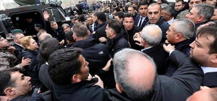 Emniyet Genel Müdürü Uzunkaya, Kılıçdaroğlu'na saldırı anını anlattı: Gözü dönmüş binin üzerinde kişi vardı