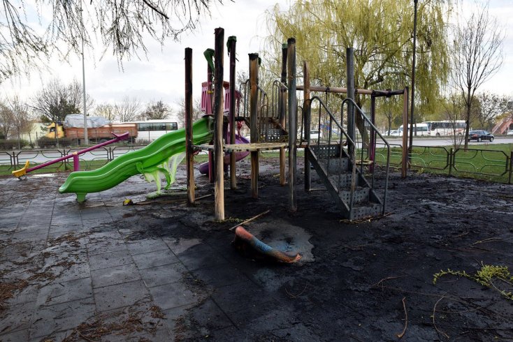 Eskişehir'de çocuk parkını yaktılar!