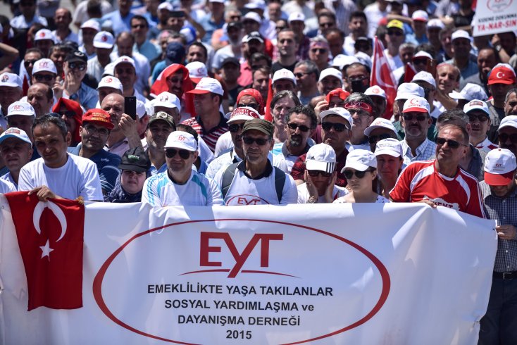 EYT‘liler Tandoğan Meydanı'nda: Mezarda emeklilik istemiyoruz EYT‘liler Tandoğan Meydanı'nda: Mezarda emeklilik istemiyoruz
