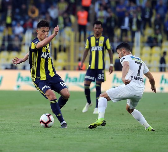 Fenerbahçe, konuk ettiği Akhisarspor'u 2-1 yendi