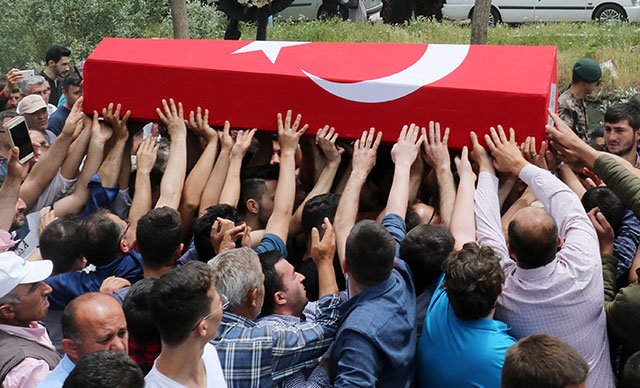 Hakkari ve Iğdır'da şehit olan 5 asker son yolculuklarına uğurlandı