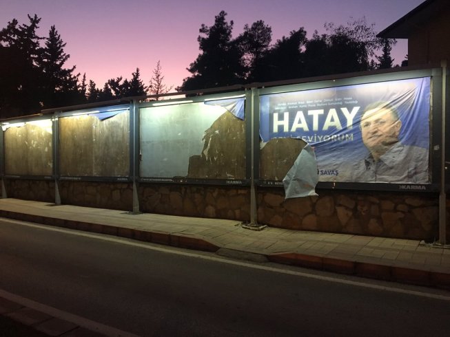 Hatay Büyükşehir Belediye Başkanı Lütfü Savaş: Bilboardlardaki fotoğraflarımızı yırtınca halkımızın bize olan sevgisi bitecek mi sanıyorsunuz?