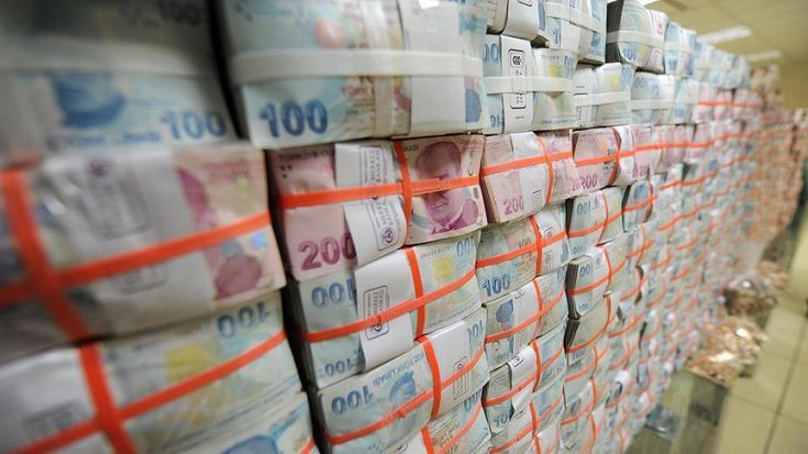Hazine 7.4 milyar lira borçlandı