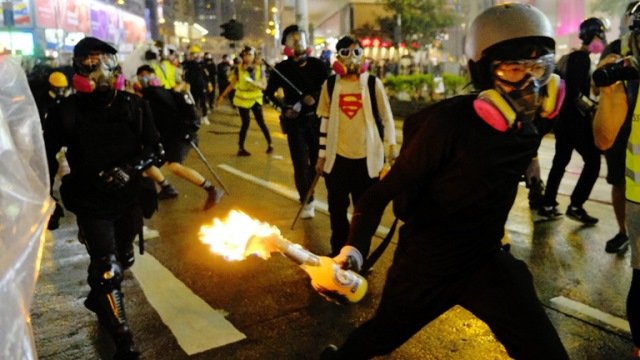 Hong Kong yönetiminden şiddet eylemlerine kınama