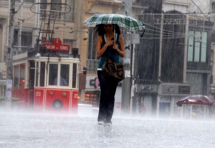 İBB'den sağanak yağış ve fırtına uyarısı
