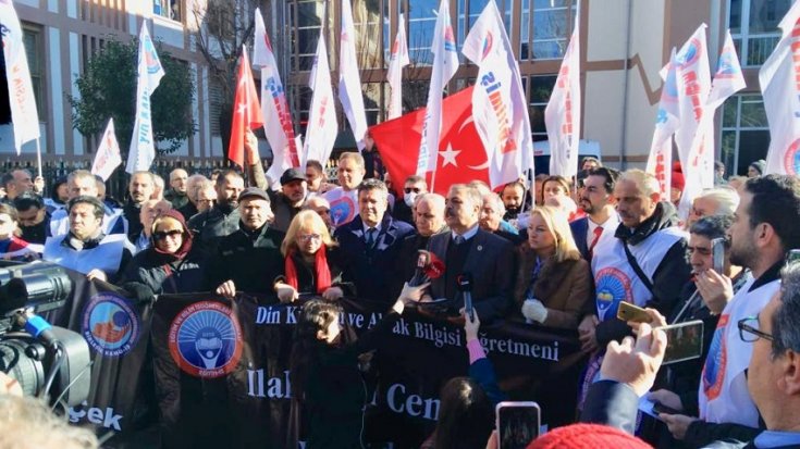 İlahiyatçı Cemil Kılıç'ın görevden alınmasına Eğitim İş'ten protesto