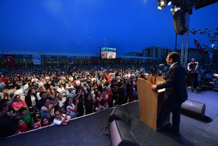 İmamoğlu, orucunu 15 bin Beylikdüzülü ile birlikte açtı