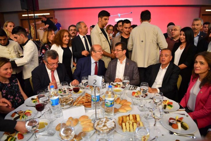 İmamoğlu, Rizeliler iftarında konuştu: Memleketin bir kuruşunu bile korumak adına büyük bir seferberlik başlatmalıyız