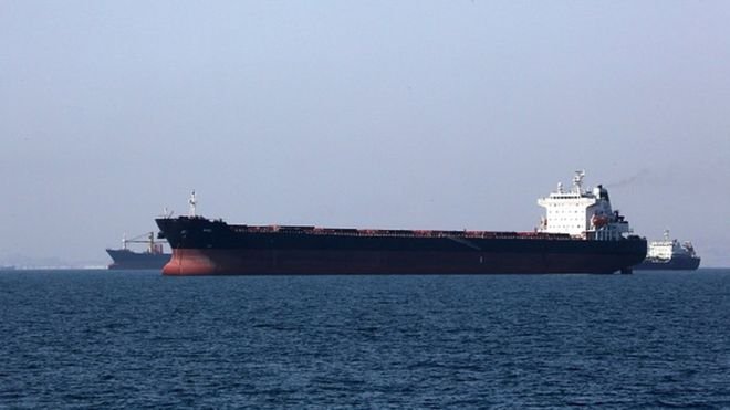 İran, Basra Körfezi'nde İngiltere'ye ait petrol tankerini 'durdurmaya çalıştı'