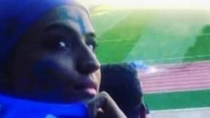 İran'da futbol maçı izlemek için erkek kılığında stada giren kadın, hapse girmemek için kendisini yaktı