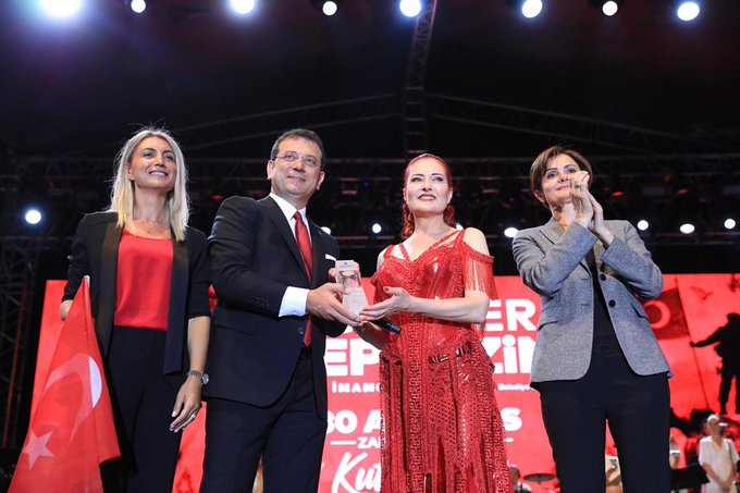 İstanbul, 30 Ağustos Zafer Bayramını Candan Erçetin konseri ile kutladı