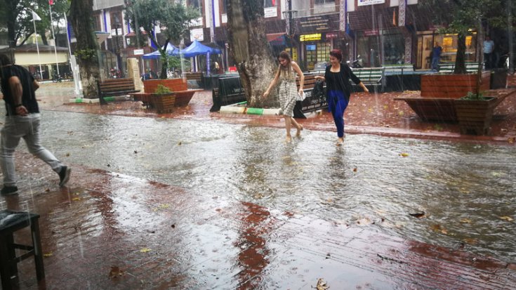İstanbul Valiliği'nden yağış uyarısı: Sürecek
