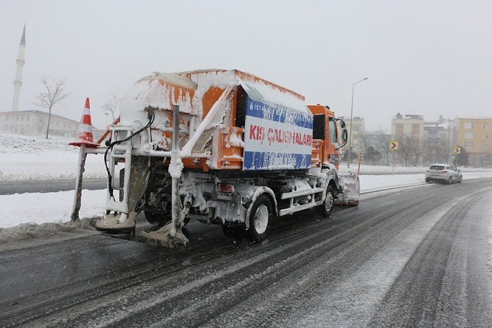 İstanbul Valisi Yerlikaya ve AKOM'dan kar uyarısı İstanbul Valisi Yerlikaya ve AKOM'dan kar uyarısı