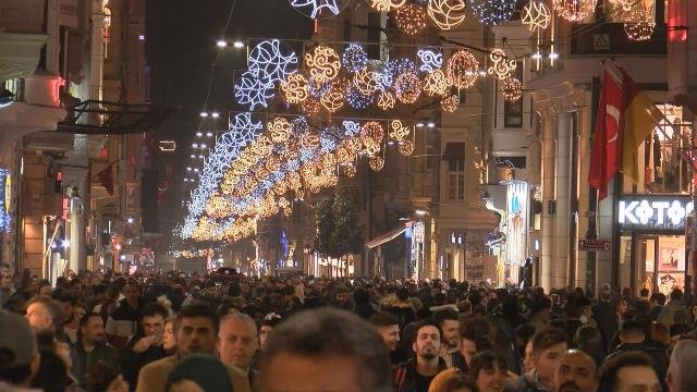 İstanbul'da yeni yıl kutlamaları için hazırlıklar başladı