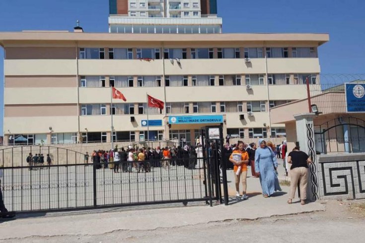 'İzmir'de imamlar, öğrencileri para karşılığı imam hatibe zorluyor'